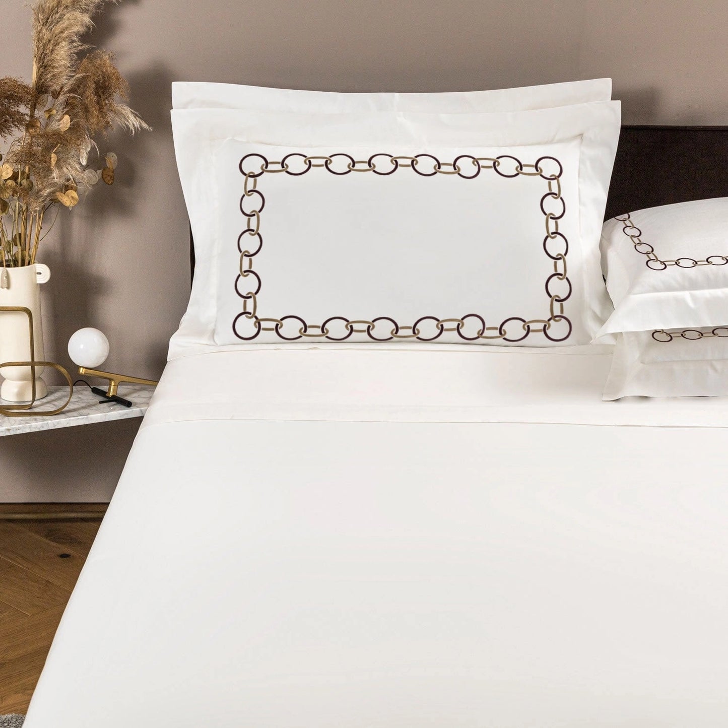 Classic Link Embroidery Bedsheet Set
